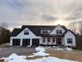 6 Conifer Ct in Poughkeepsie, NY - Building Photo