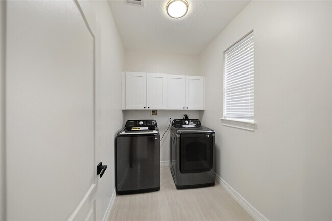 property at 5622 Lake Pl Dr