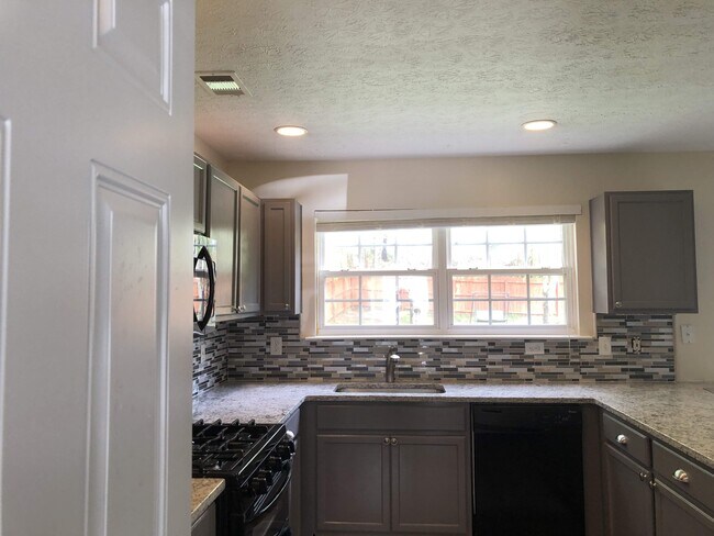 320 Westminster Dr in Canton, GA - Building Photo - Building Photo