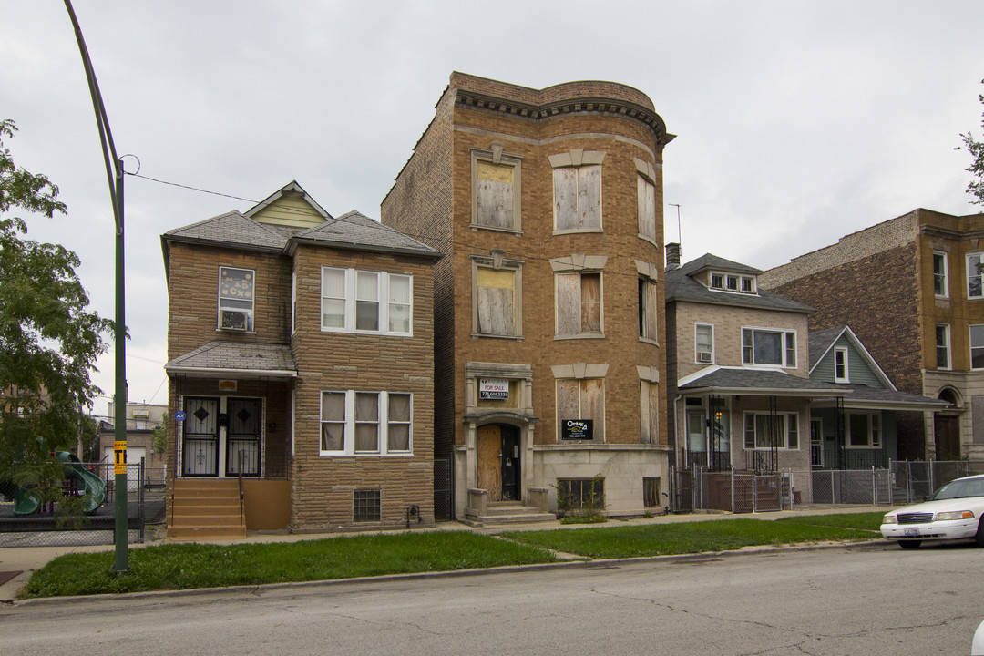 9017 Exchange Ave in Chicago, IL - Building Photo