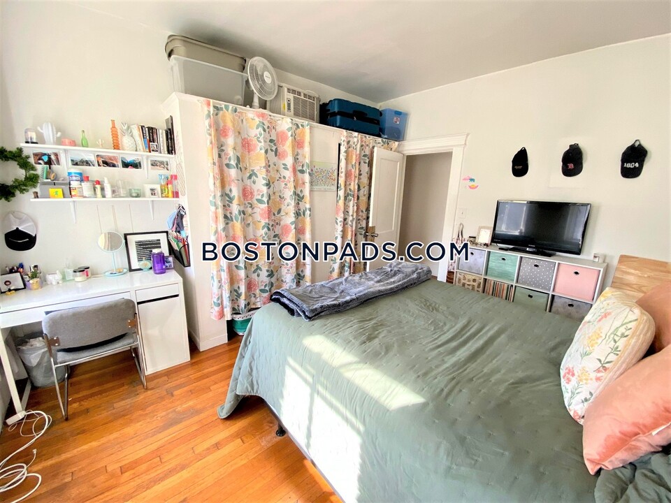 451 Park Dr, Unit 10 in Boston, MA - Building Photo