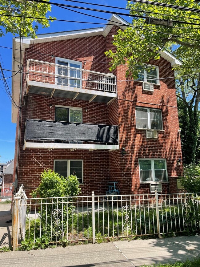 property at 528 Throgs Neck Expy