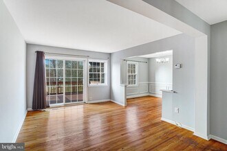 5472 Truxion Ct in Burke, VA - Building Photo - Building Photo