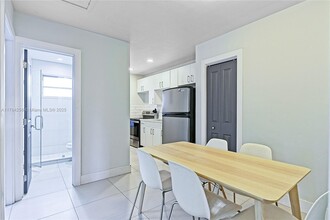 322 NE 55th Terrace-Unit -322 in Miami, FL - Building Photo - Building Photo