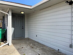 2526 Louise St, Unit B in Denton, TX - Building Photo - Building Photo