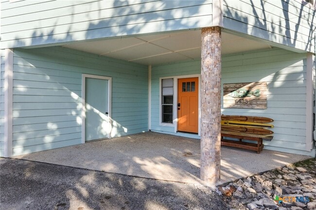 1433 Riviera Dr in Canyon Lake, TX - Building Photo - Building Photo