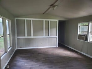 12175 Hilltop Dr in Willis, TX - Building Photo - Building Photo