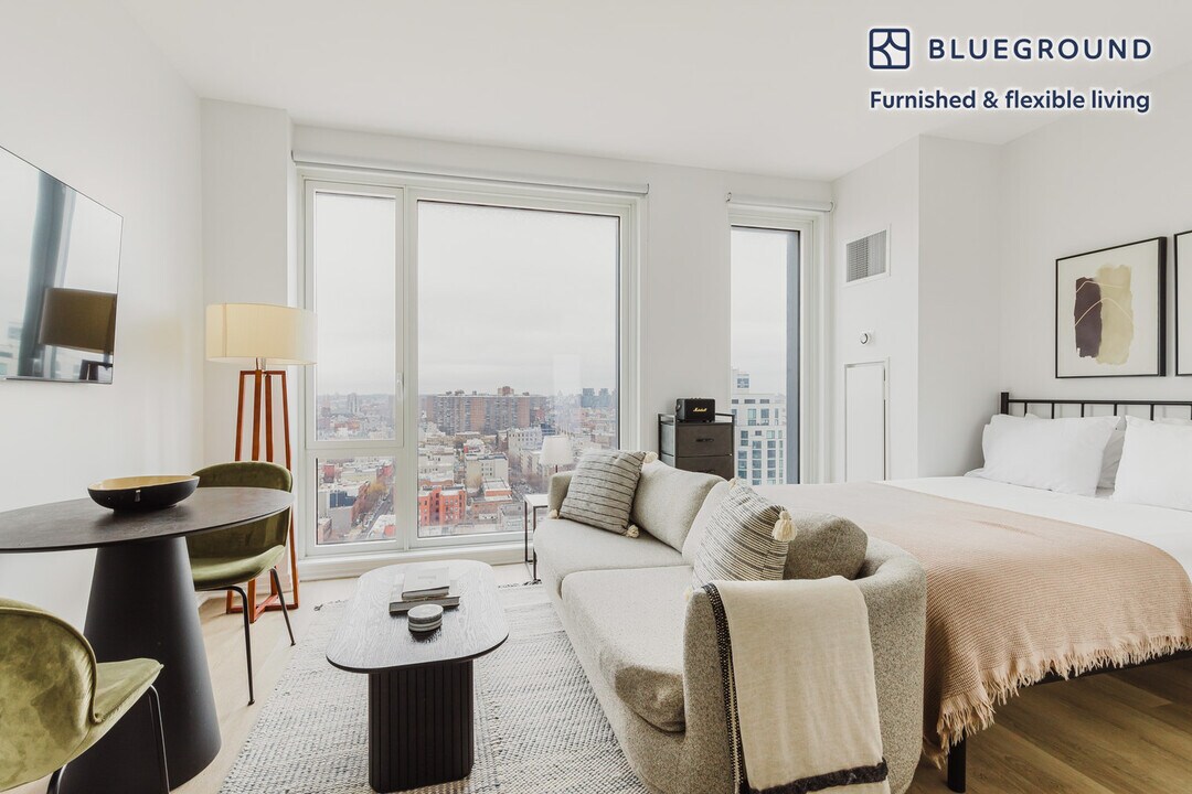 275 S 5th St in Brooklyn, NY - Building Photo