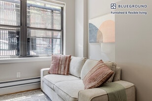 515 W 47th St in New York, NY - Building Photo