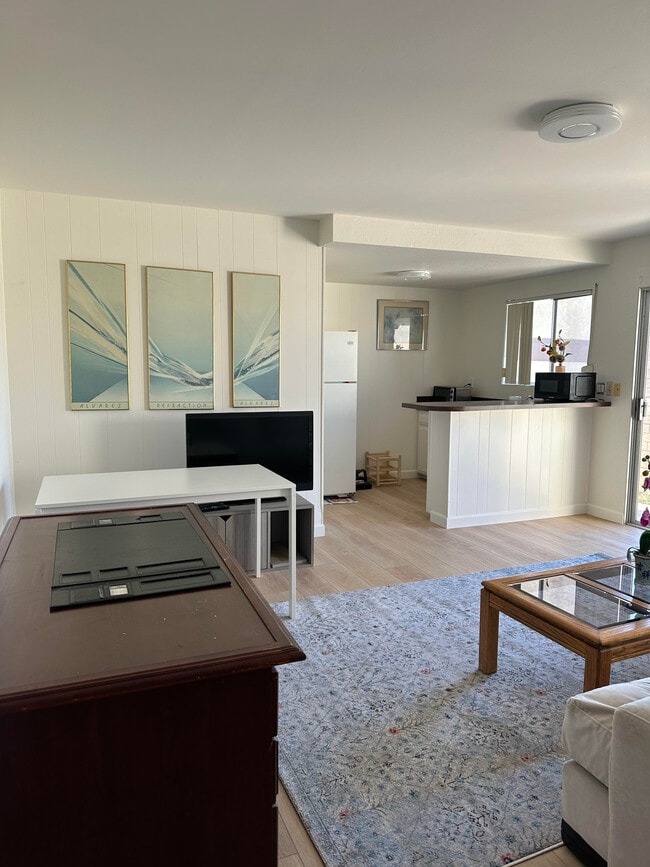 832 16th St in Hermosa Beach, CA - Foto de edificio - Building Photo