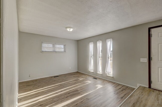 1300 Winnipeg Dr in Yukon, OK - Building Photo - Building Photo