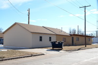 308-312 W D Ave in Kingman, KS - Foto de edificio - Building Photo