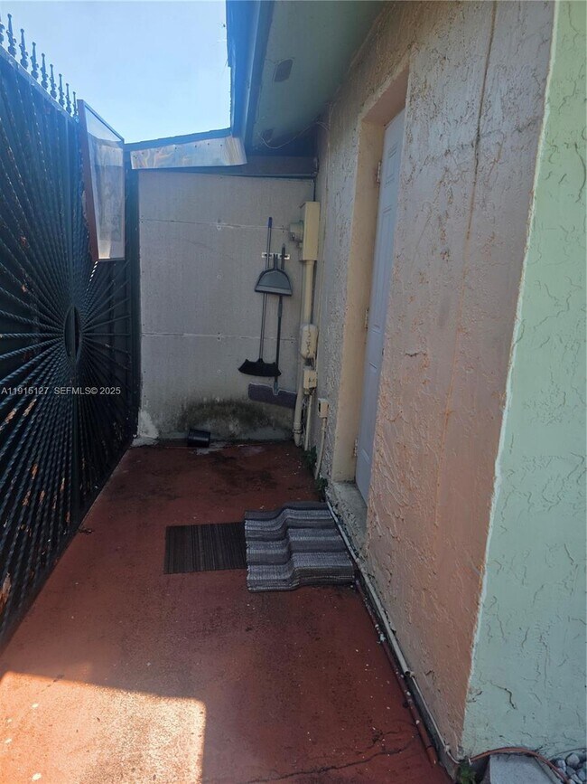 714 SW 99th Ct Cir-Unit -0 in Miami, FL - Building Photo - Building Photo