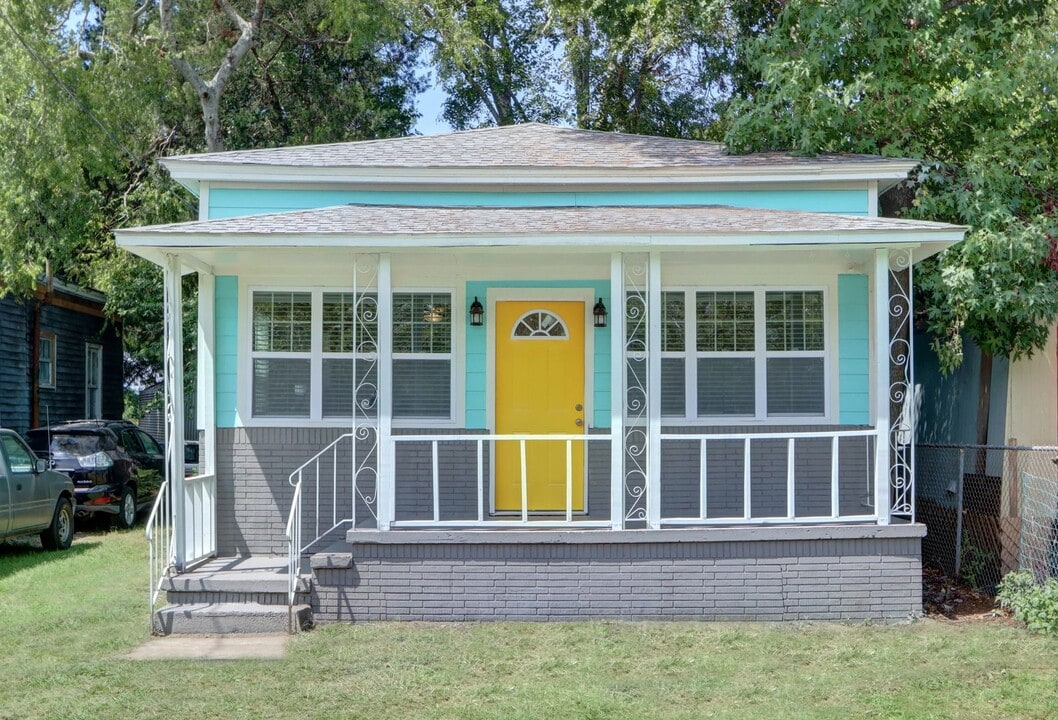 1703 Vine St in Savannah, GA - Building Photo