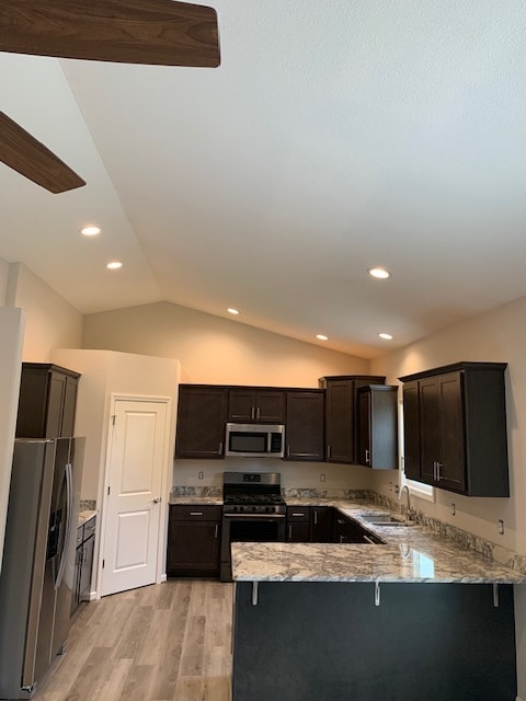 100 Covington Cove in Austintown, OH - Foto de edificio - Building Photo