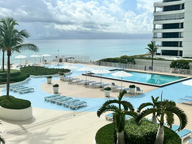 3546 S Ocean Blvd in South Palm Beach, FL - Building Photo - Building Photo