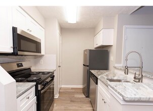 109 Cape Dorey Dr in Hampton, VA - Building Photo - Building Photo