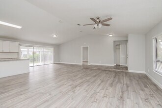 1855 5th Pl in Vero Beach, FL - Building Photo - Building Photo