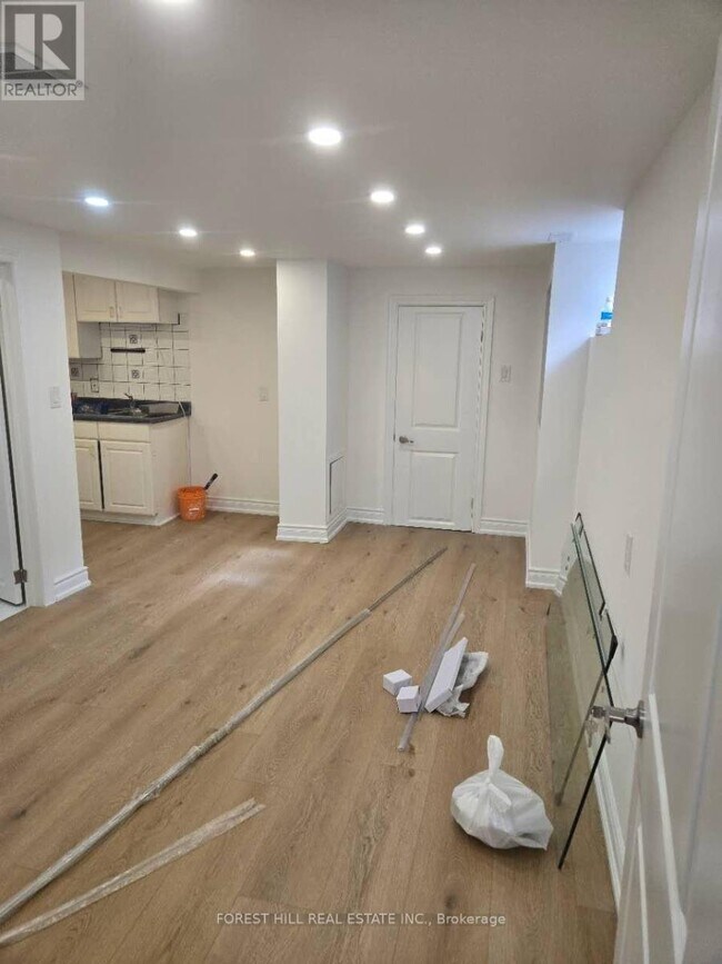 52 Inniswood Dr in Toronto, ON - Building Photo - Building Photo