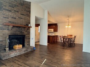 5727 S Vancouver Ave in Tulsa, OK - Foto de edificio - Building Photo