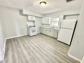 275 S Broad St in Penns Grove, NJ - Foto de edificio - Building Photo