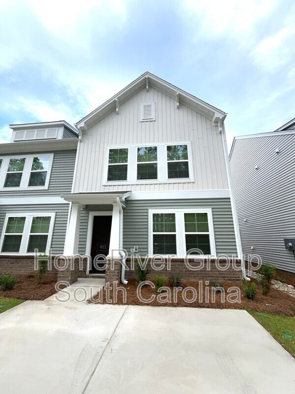 823 Coburg Ln