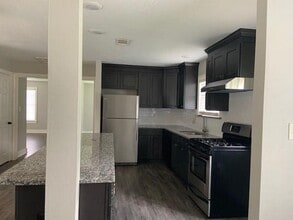 1000 Thomas Ave in Conroe, TX - Building Photo - Building Photo