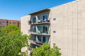 Ridgeview Tower in Evanston, IL - Foto de edificio - Building Photo