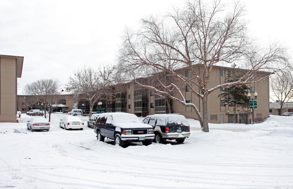 Cedarwood Apartments in Minneapolis, MN - Building Photo