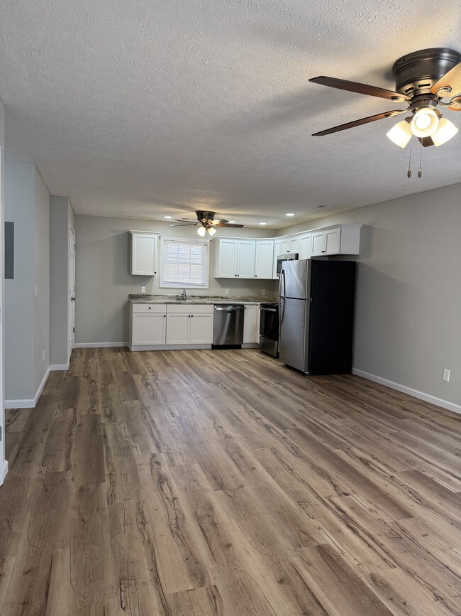 143 School Side Dr, Unit 143B Schoolside Drive in Brandenburg, KY - Foto de edificio - Building Photo