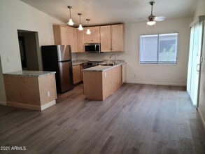 1008 W Malibu Dr in Tempe, AZ - Building Photo - Building Photo