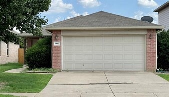 5912 Ridge Lake Dr in Fort Worth, TX - Building Photo