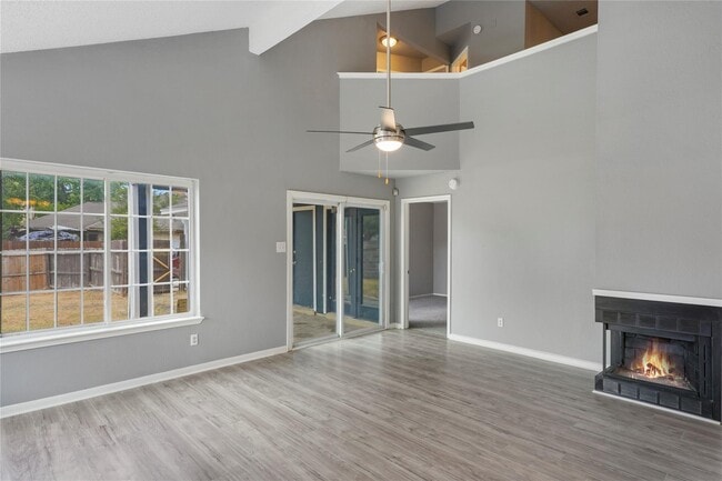 10243 Oak Branch Ln in Dallas, TX - Building Photo - Building Photo