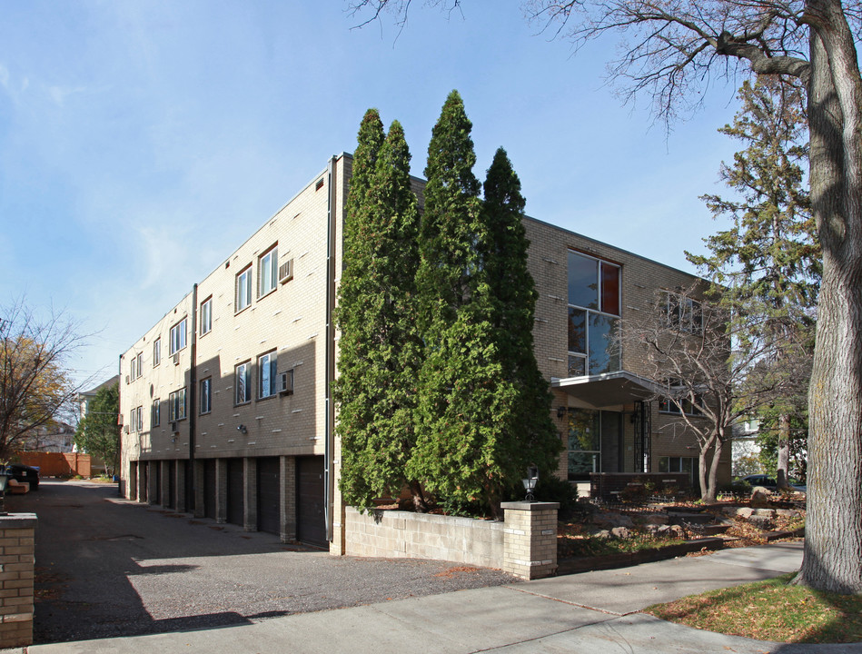 3300 Colfax Ave S in Minneapolis, MN - Building Photo