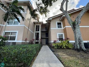 8891 Wiles Rd in Coral Springs, FL - Foto de edificio - Building Photo