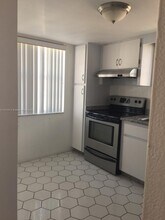 3531 Inverrary Dr-Unit -401 in Lauderhill, FL - Foto de edificio - Building Photo