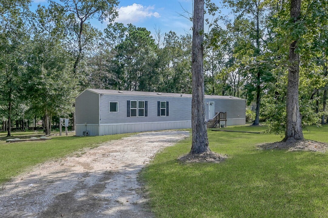 13719 Tommy Smith Rd in Conroe, TX - Building Photo
