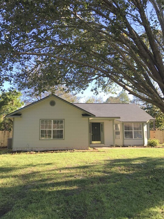 611 Demere Street in Hinesville, GA - Building Photo