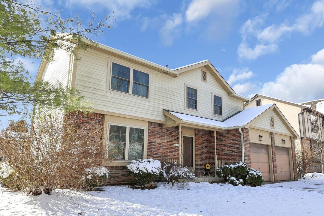 2419 Breathstone Dr in Powell, OH - Building Photo