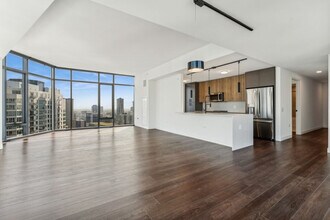 350 N Canal St in Chicago, IL - Building Photo - Building Photo