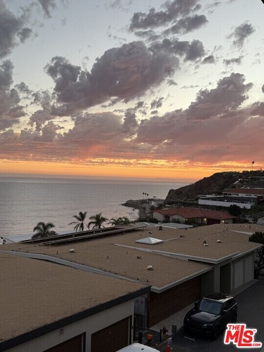 18079 Coastline Dr in Malibu, CA - Building Photo