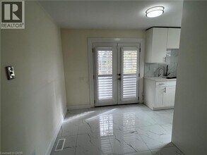 1032 Mud St E in Stoney Creek, ON - Building Photo - Building Photo