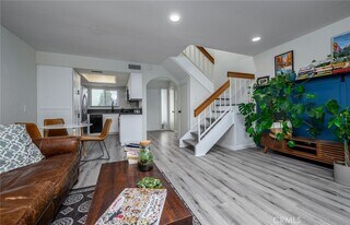 23306 La Mar in Mission Viejo, CA - Building Photo