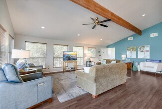 21611 High Dr in Lago Vista, TX - Building Photo - Building Photo