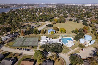 326 Bayou View Dr in El Lago, TX - Building Photo - Building Photo