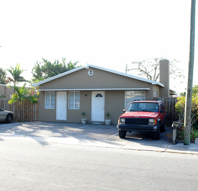 25 SW 10th St in Dania Beach, FL - Building Photo - Building Photo