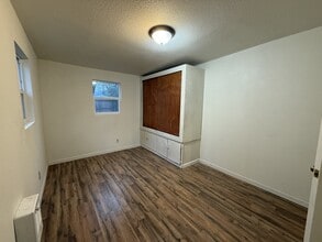 173 SE Lane Ave in Roseburg, OR - Building Photo - Building Photo