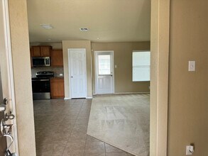 1411 Dry Eagle in San Antonio, TX - Foto de edificio - Building Photo