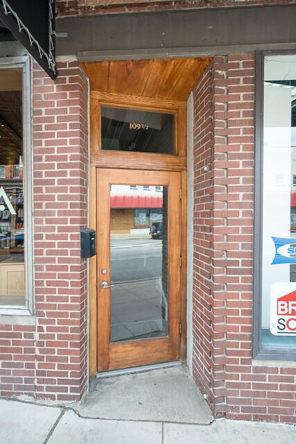 107 1/2 N Main St in Chelsea, MI - Building Photo - Building Photo