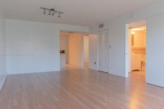 6175 NW 186th St in Hialeah, FL - Building Photo - Building Photo